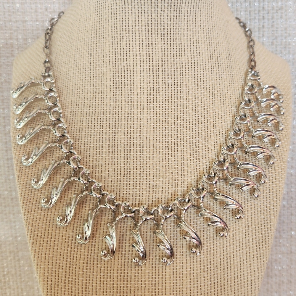 Vintage Sarah Coventry Fancy Free Silver Fringe Collar Necklace